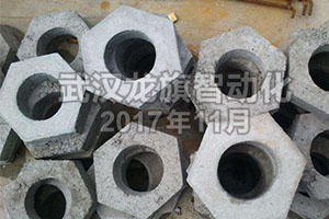 六角護(hù)坡，邊溝蓋板，是人工生產(chǎn)比較好還是設(shè)備生產(chǎn)的好？